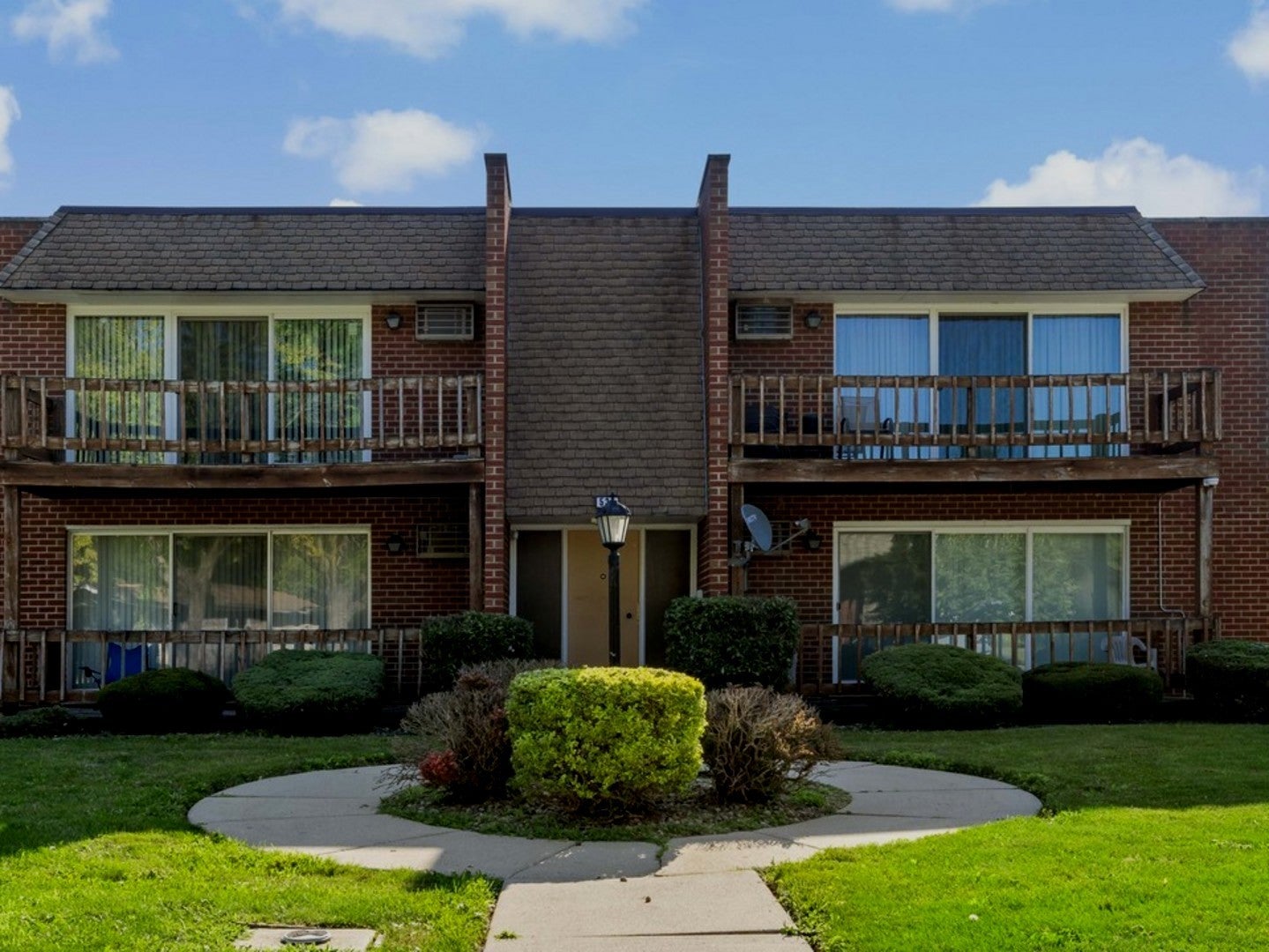 535 N Pleasant Drive 2B — photo