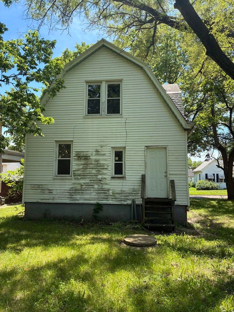 1025 W Butler Street — photo