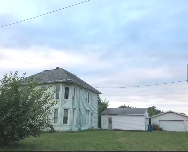 Home in Cornell, IL 61319 — photo 2