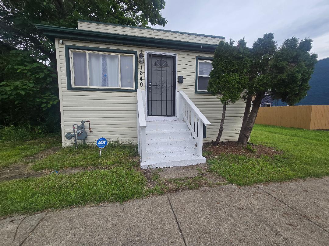 1640 Butler Street — photo