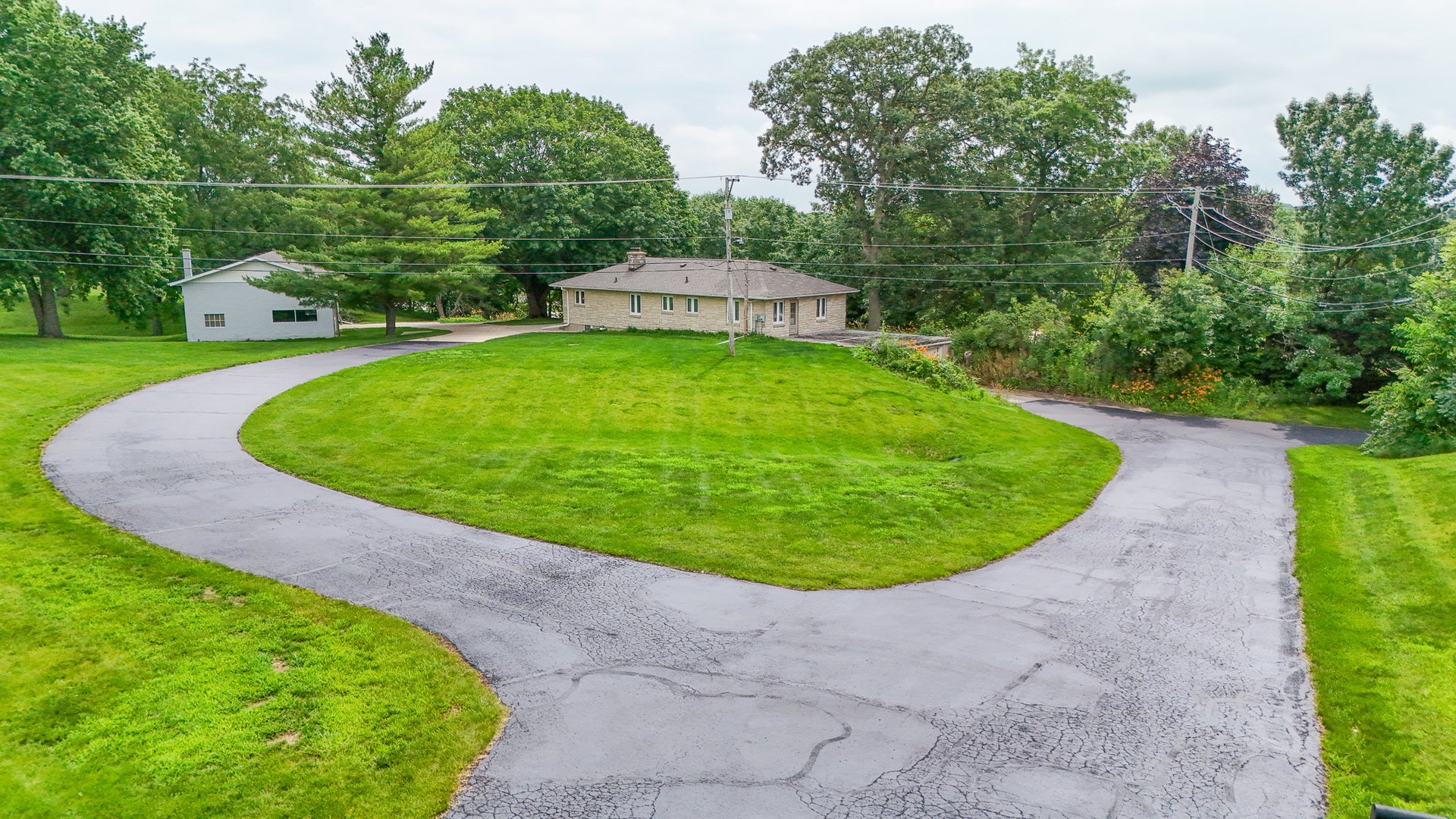 1742 Wolverine Road — photo