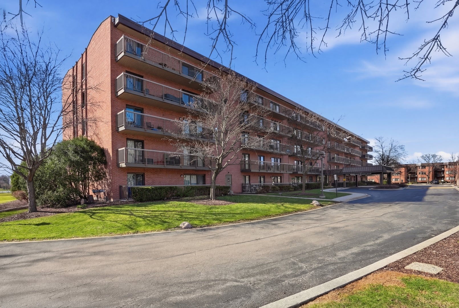 6443 Clarendon Hills Road 402 — photo