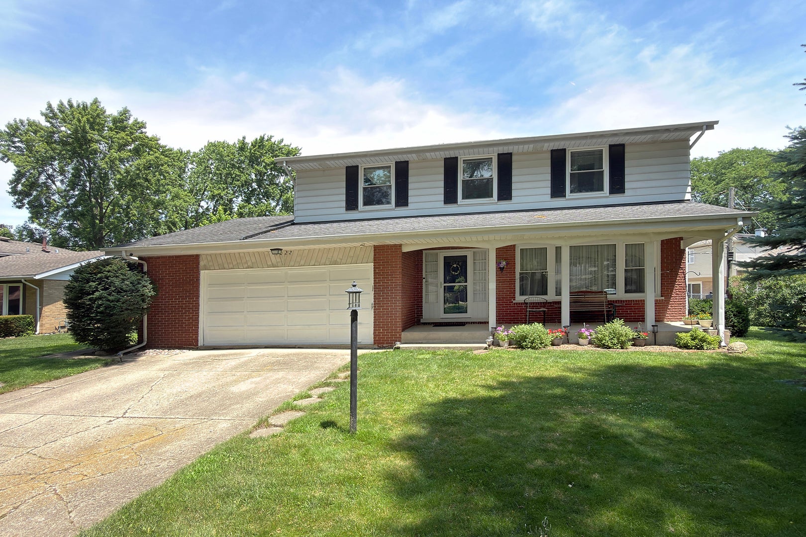 2022 E Woodview Drive — photo