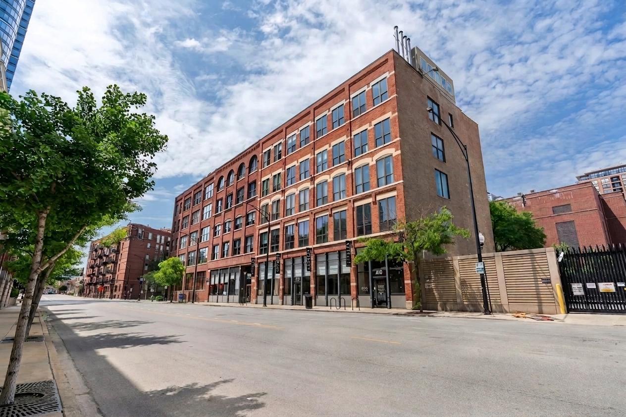 420 W Grand Avenue 5D — photo