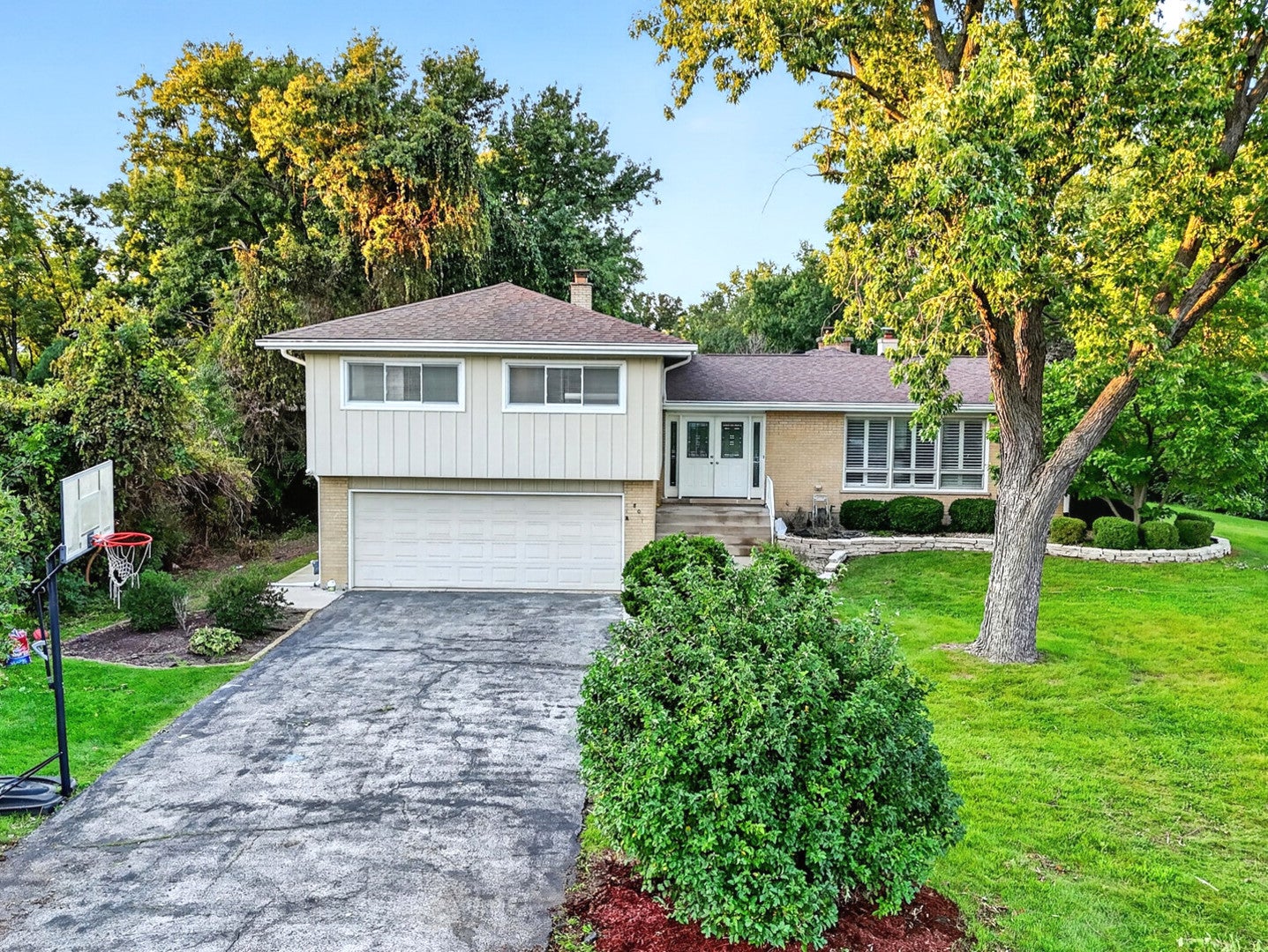 800 Ridgemoor Drive W — photo
