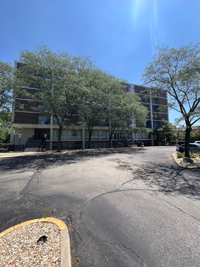 1043 S York Road 202 — photo
