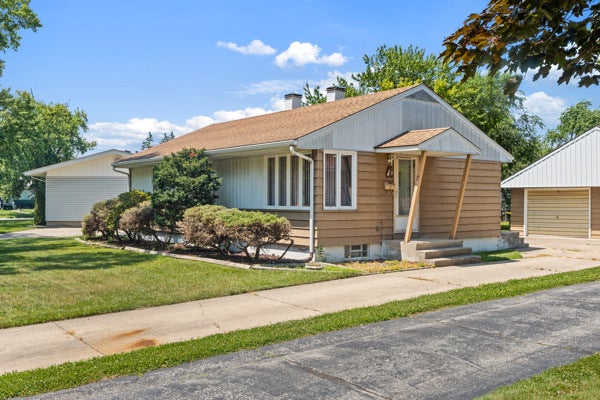 99 Indianwood Drive — photo