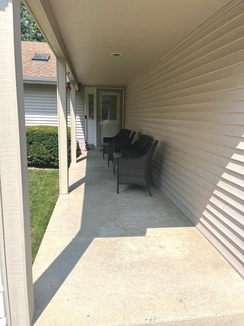 Home in Third Lake, IL 60030 — photo 2