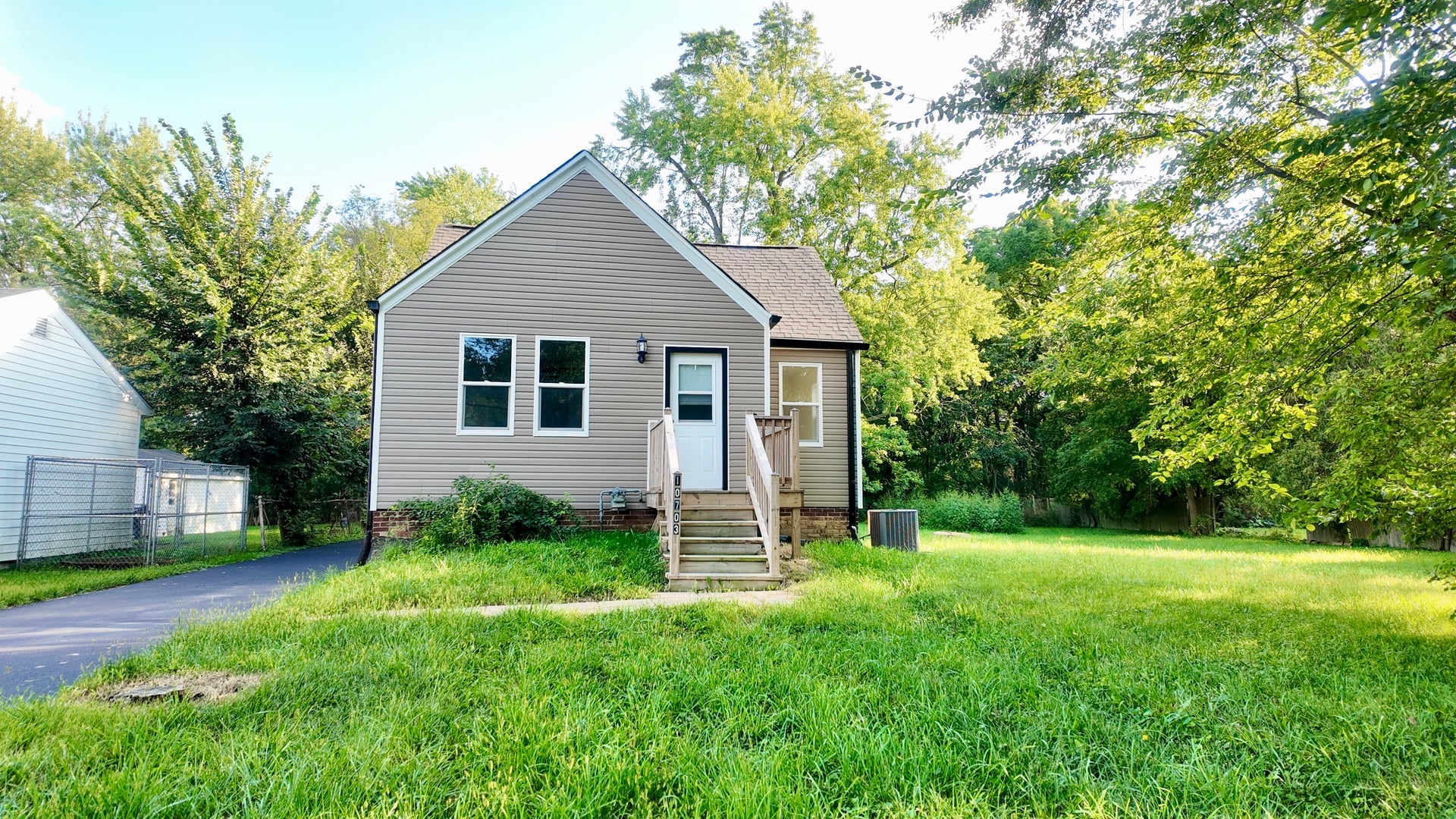 10703 W Woodland Avenue — photo