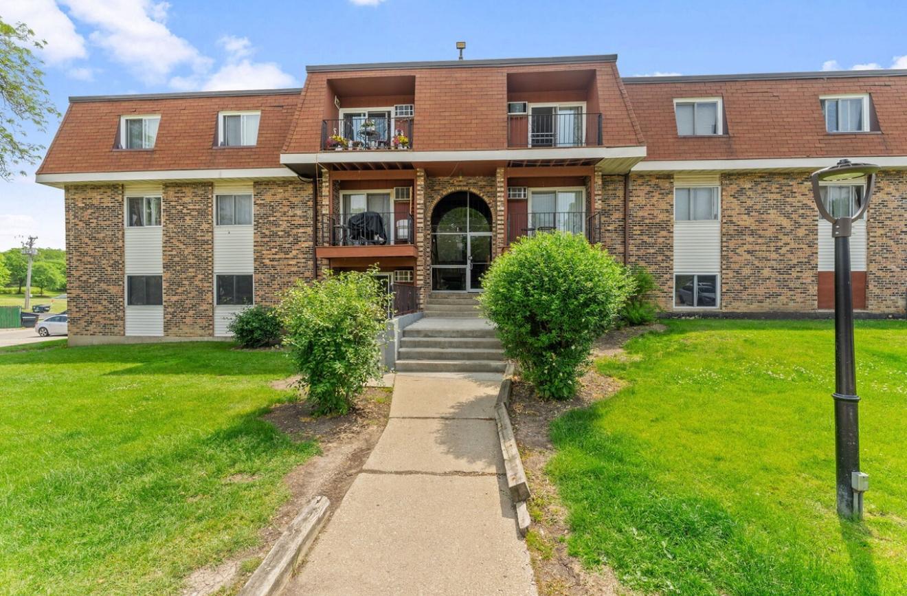 1195 Meadow Lane 114 — photo