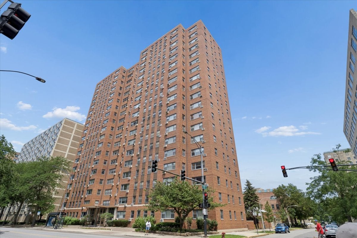 2909 N Sheridan Road 1201 — photo