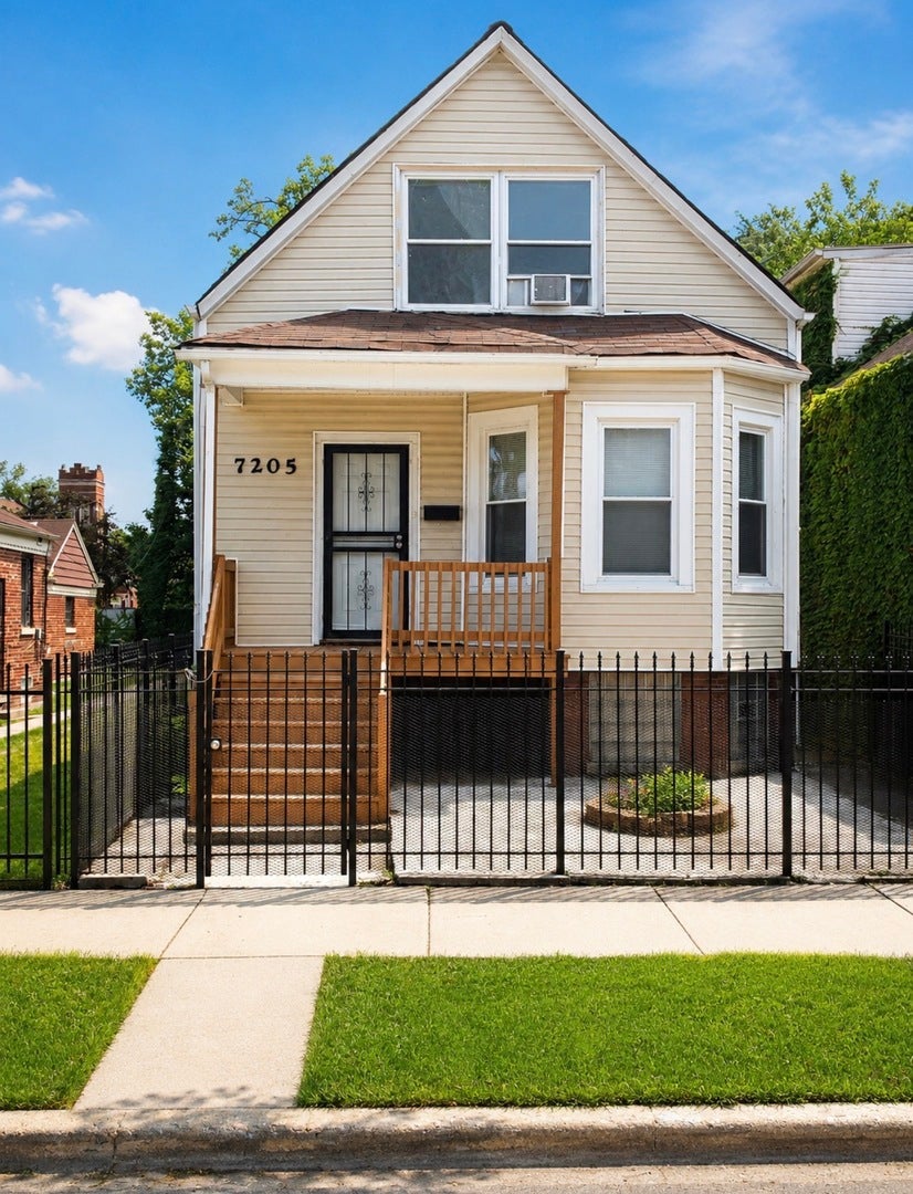 7205 S Morgan Street — photo