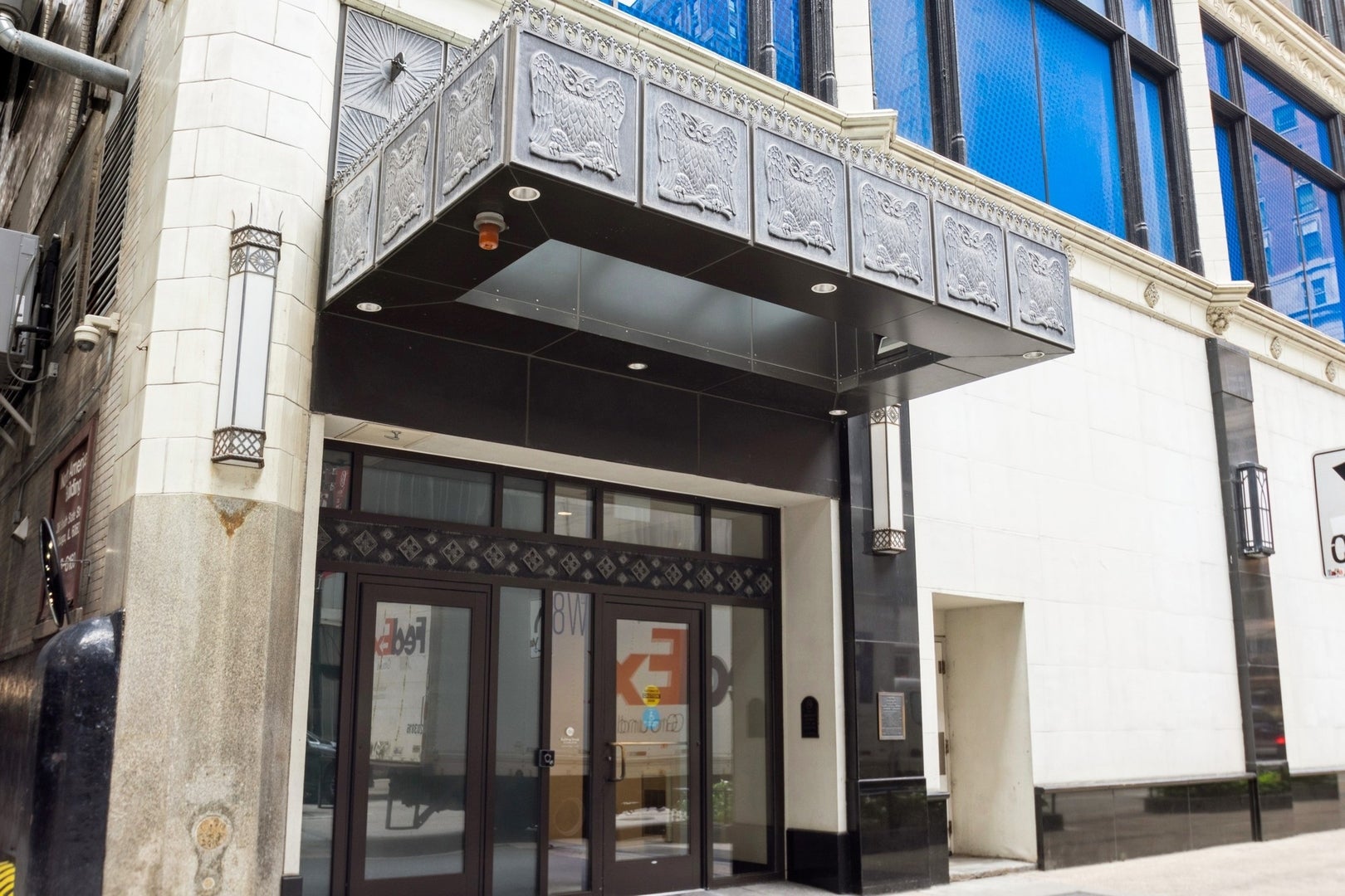8 W Monroe Street 1005 — photo