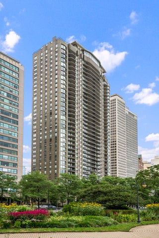 1040 N Lake Shore Drive 26B — photo