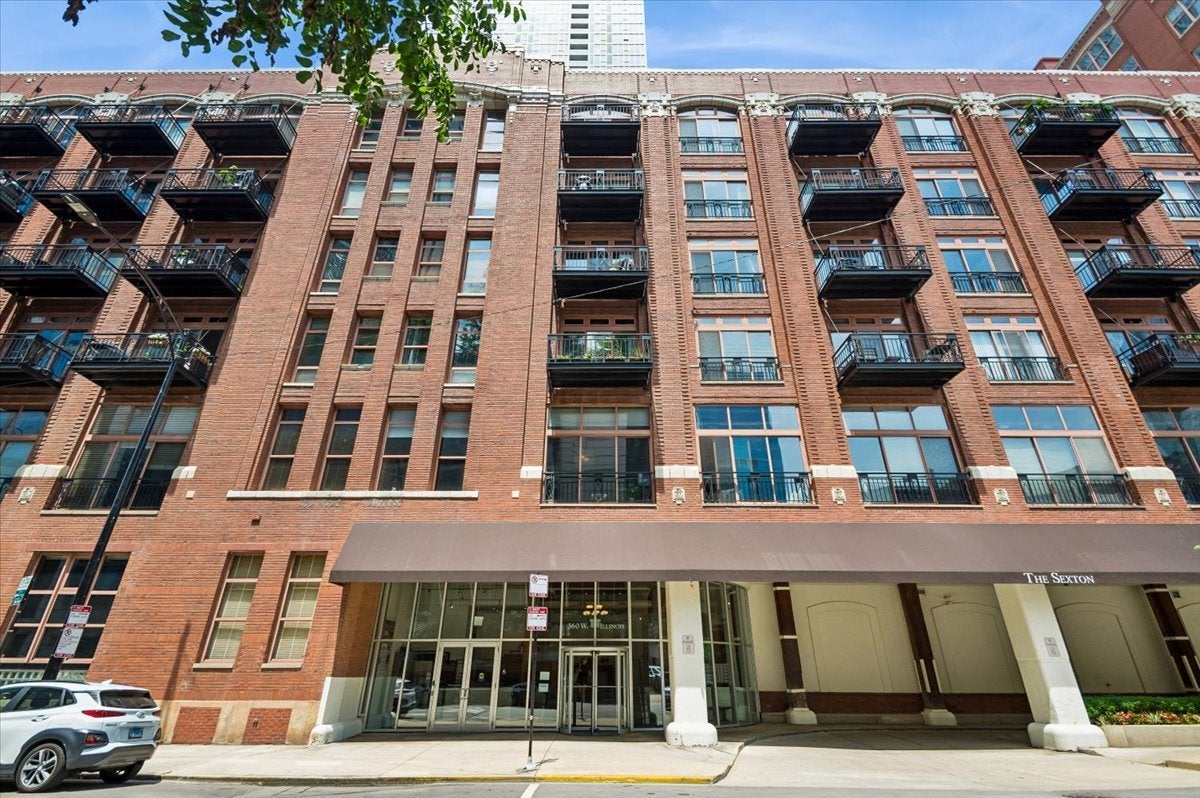 360 W Illinois Street 312 — photo