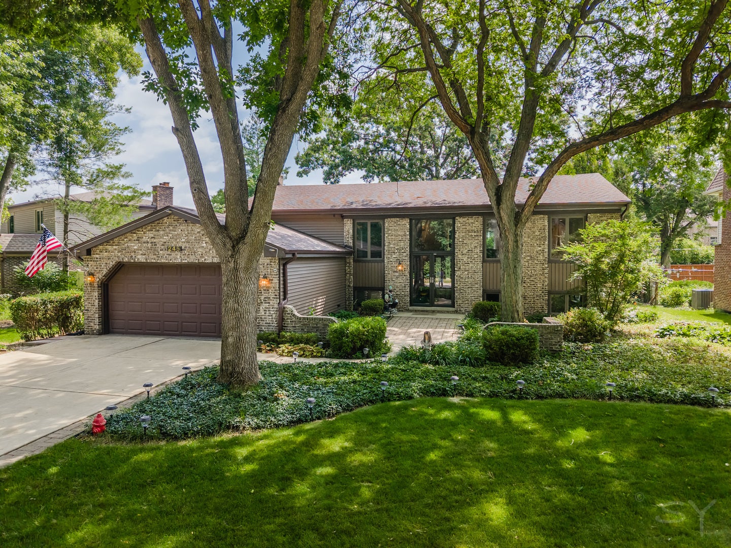 245 Montclare Lane — photo