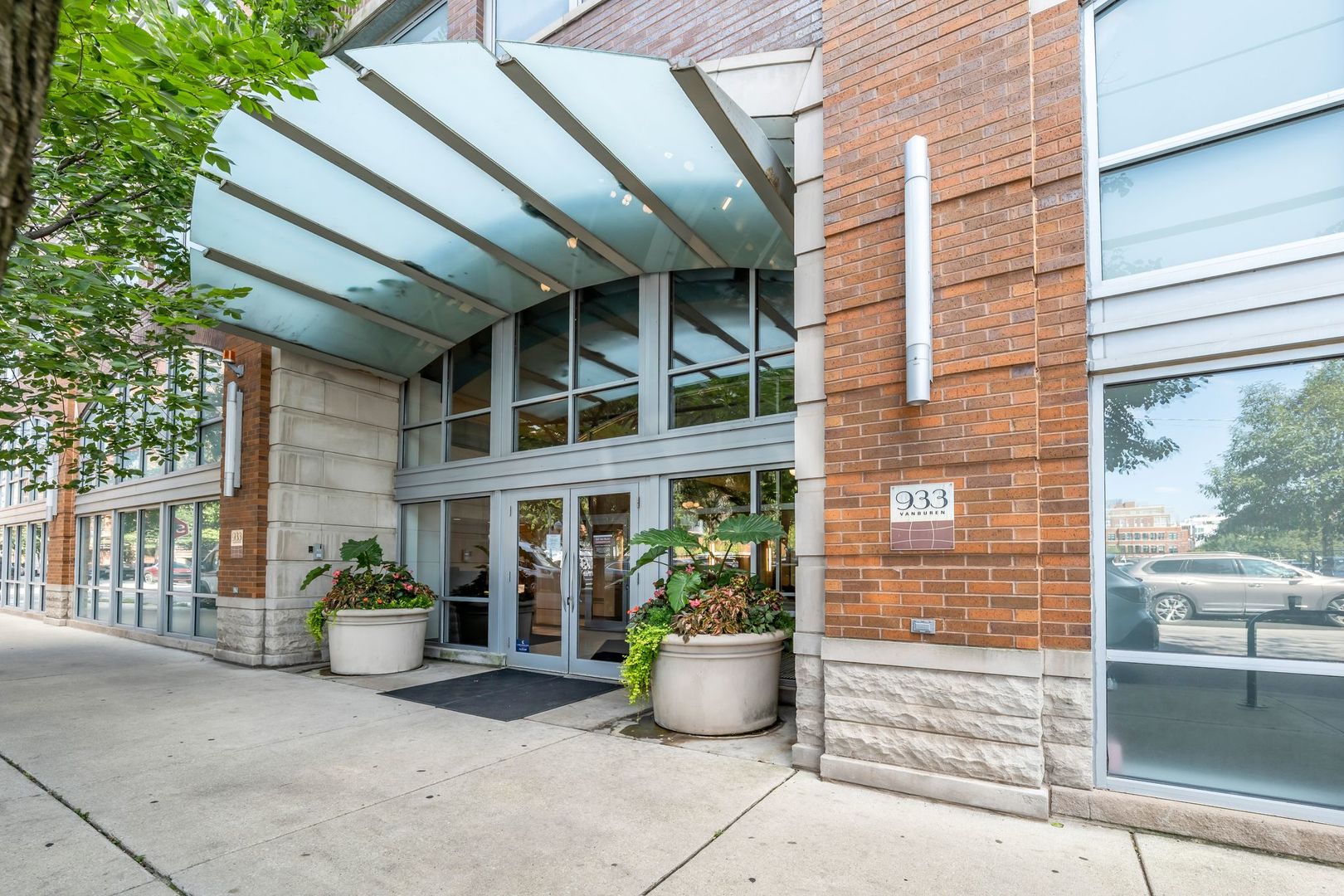 933 W Van Buren Street 326 — photo