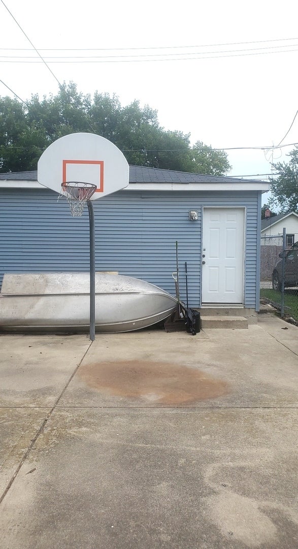 Home in Chicago, IL 60644 — photo 3