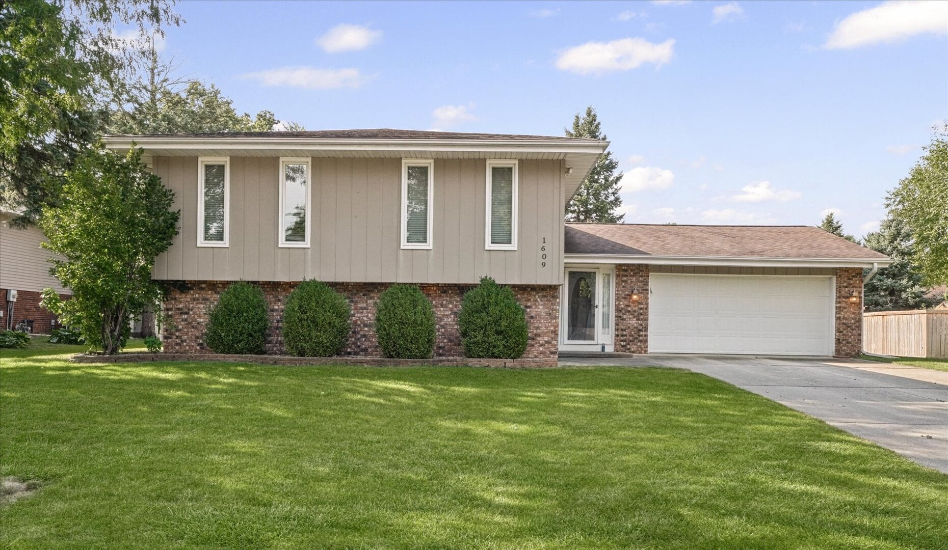 1609 Erin Drive — photo