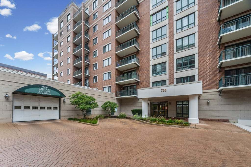 750 Pearson Street 208 — photo