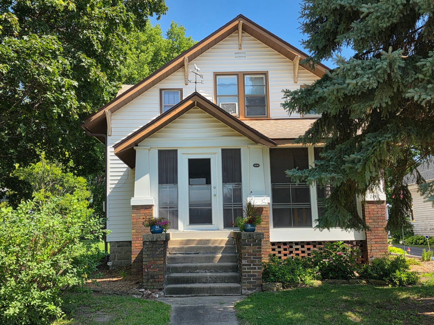 318 W 3rd Street — photo