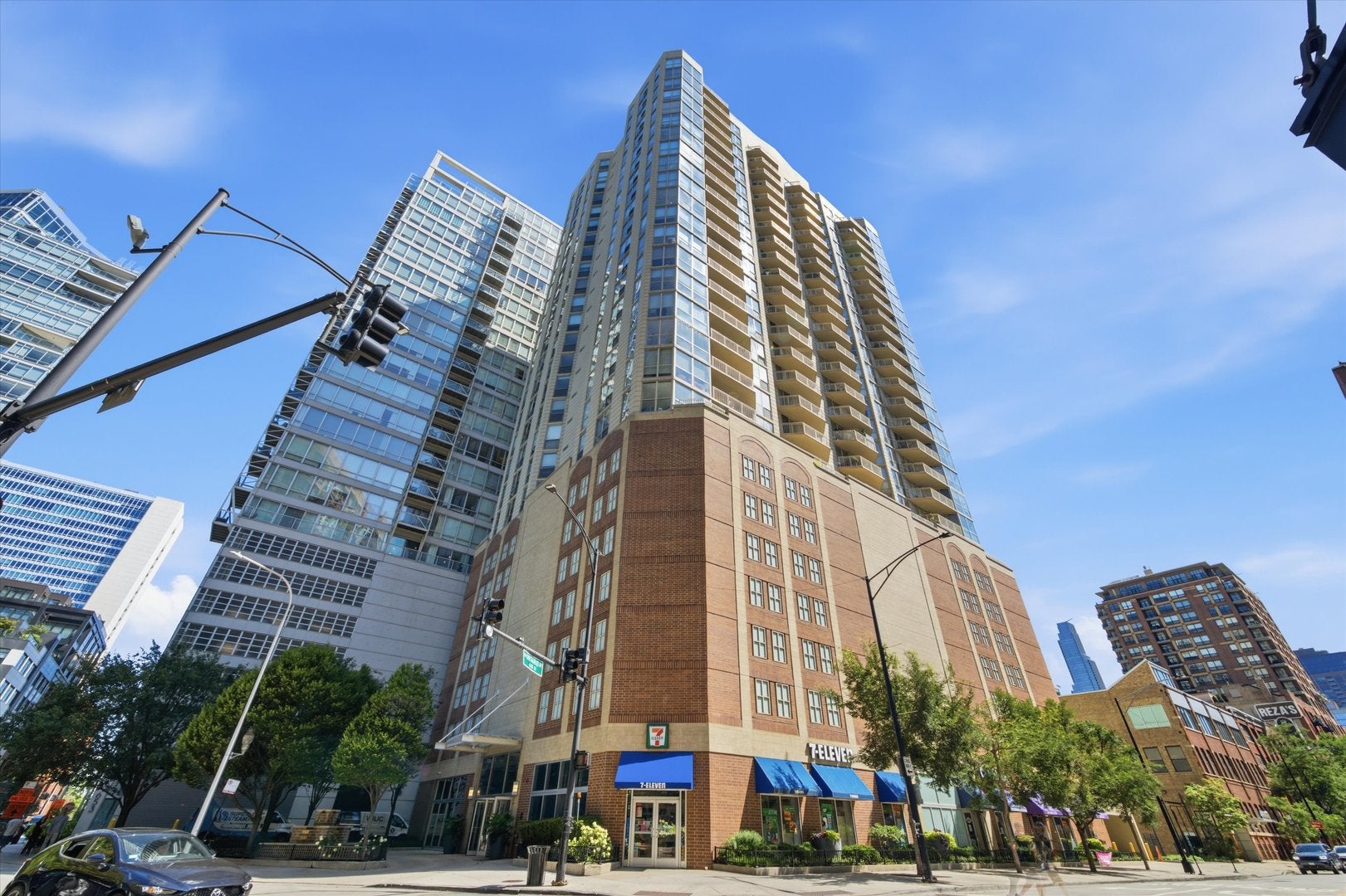 645 N Kingsbury Street 2407 — photo