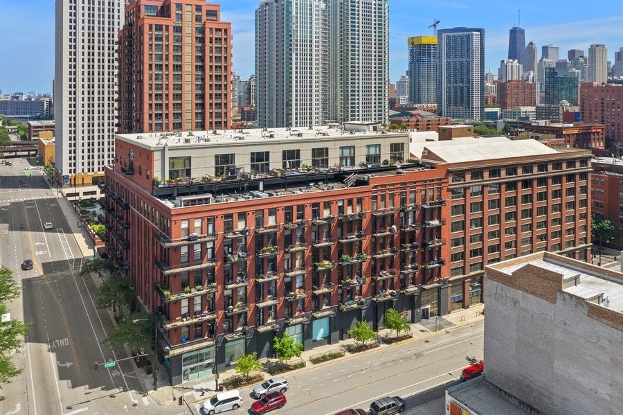 616 W Fulton Street 608 — photo