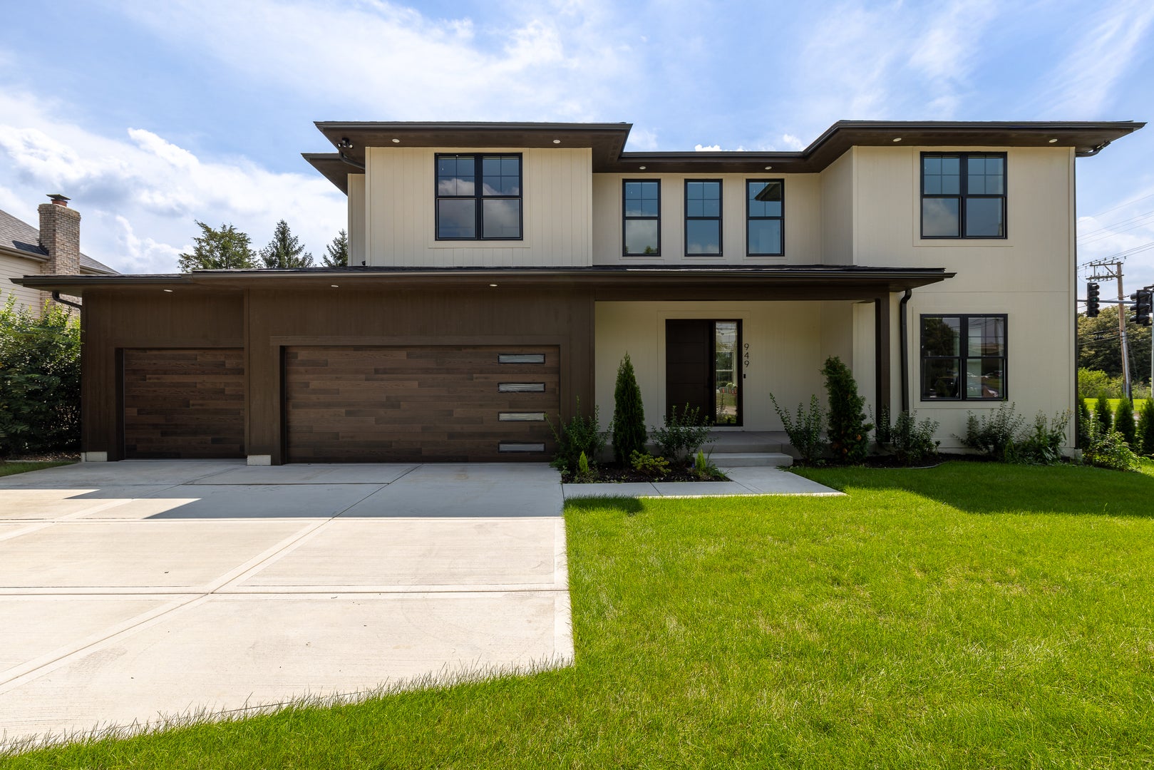 949 Internationale Parkway — photo