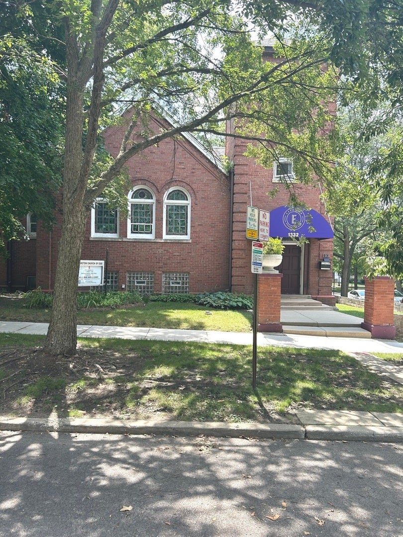 1332 Davis Street — photo