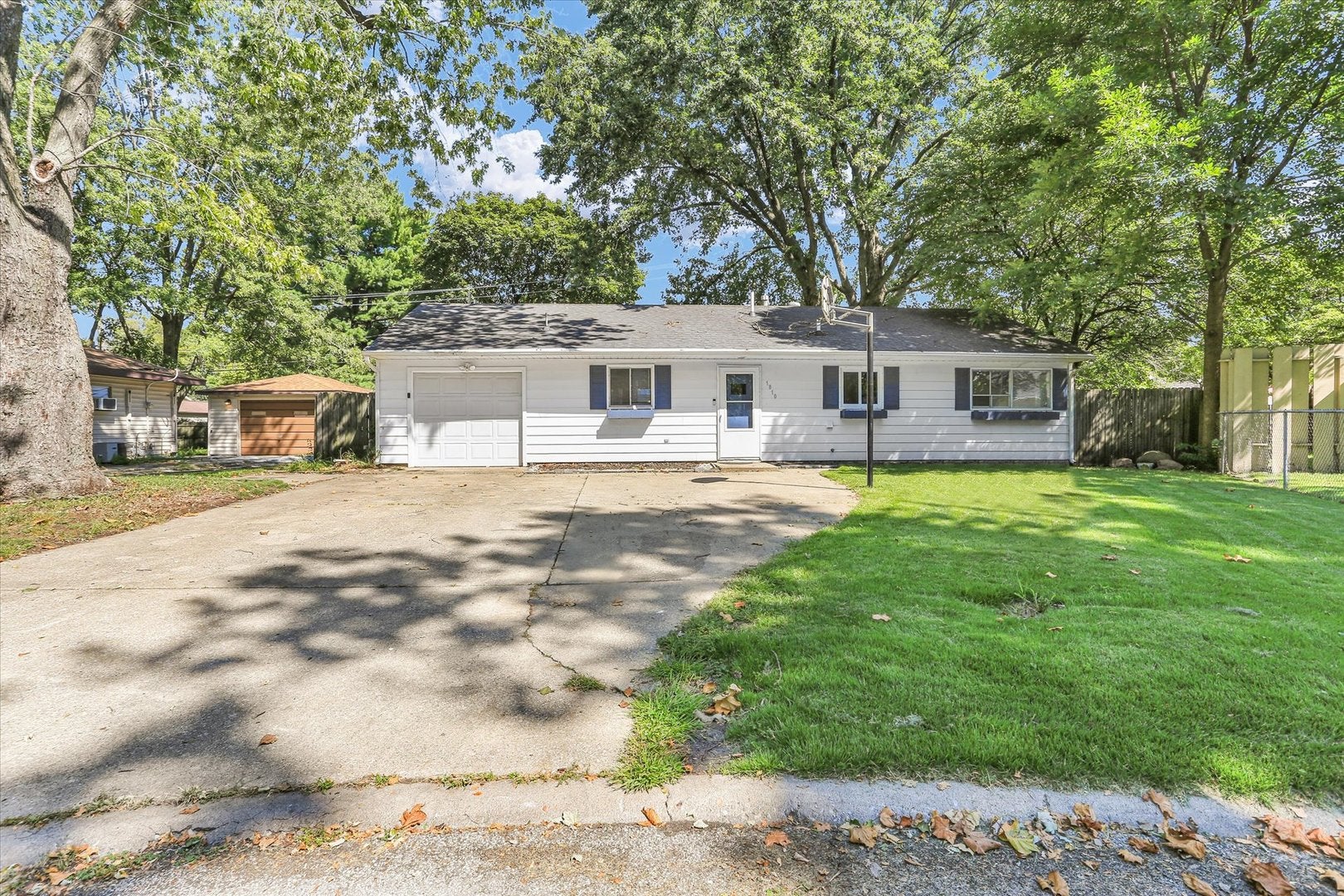 1810 Greendale Drive — photo
