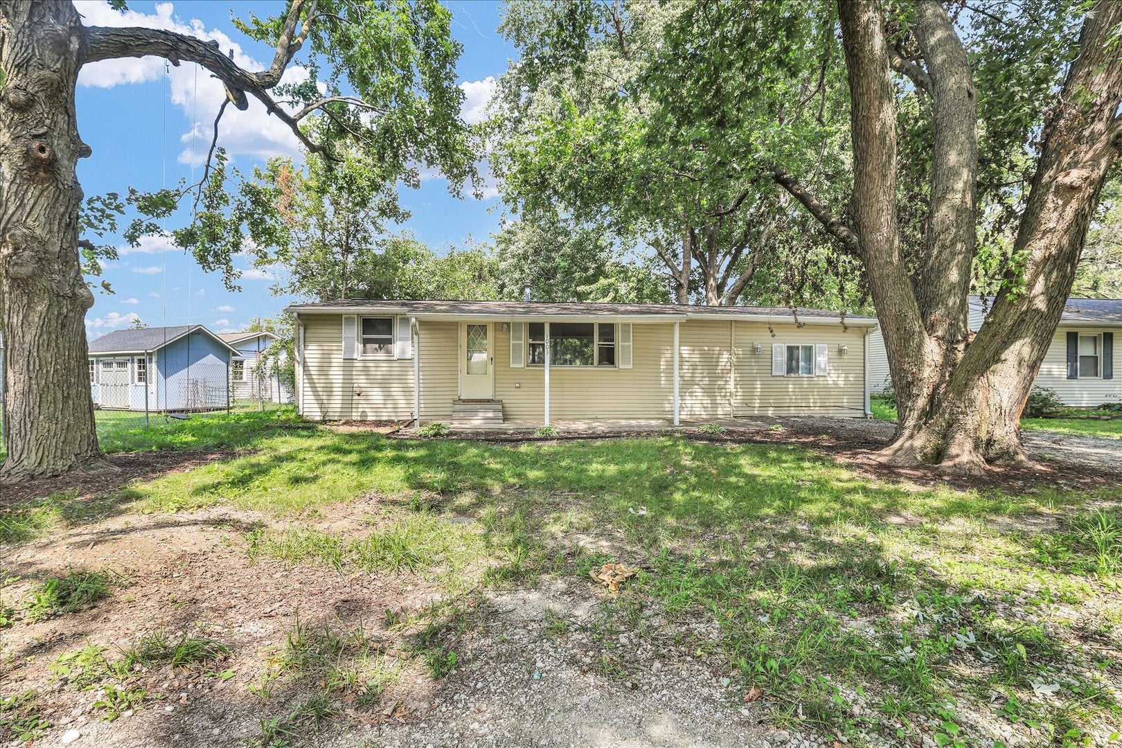 1003 S Pleasantview — photo