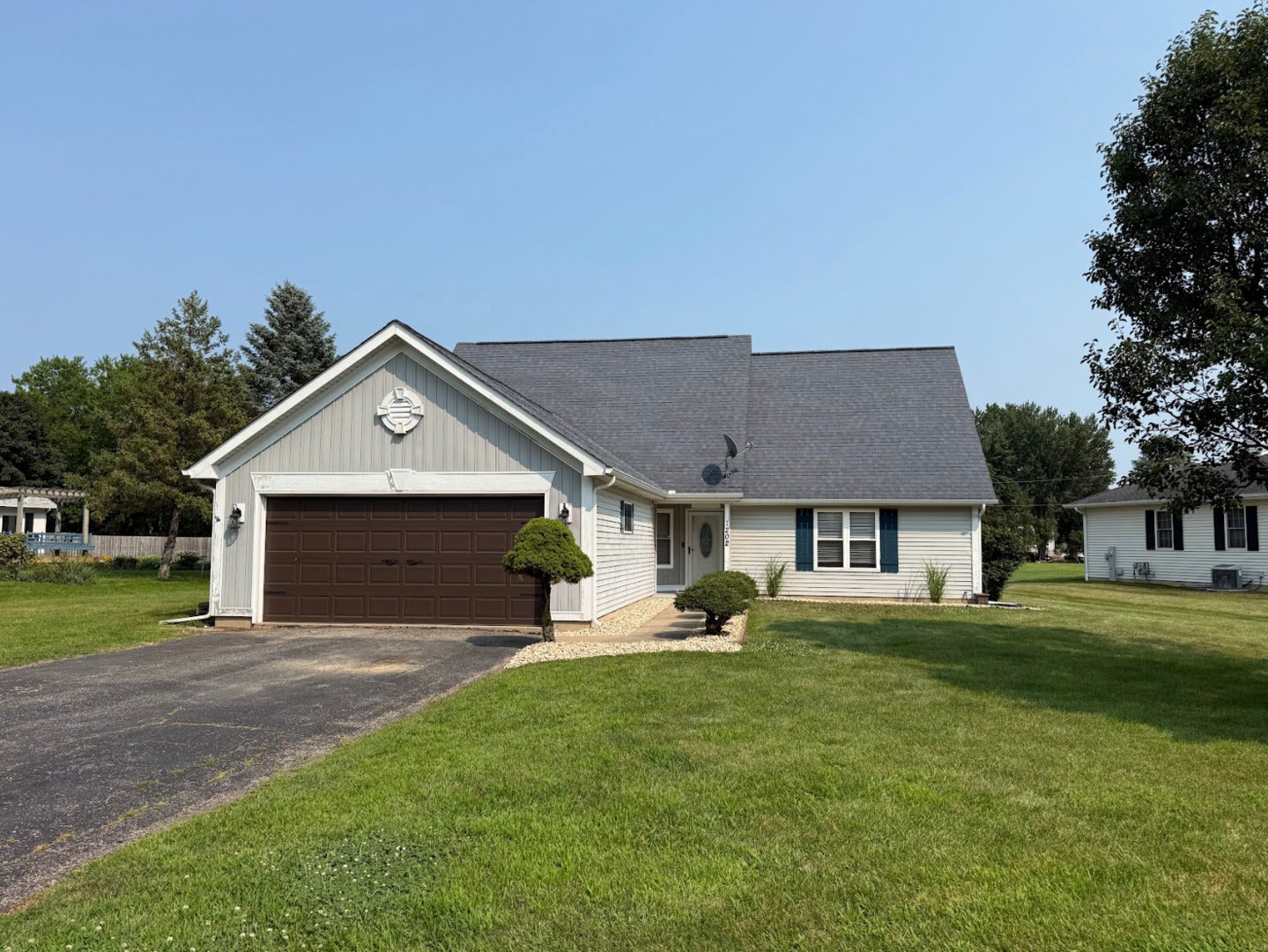 1202 Holiday Drive — photo
