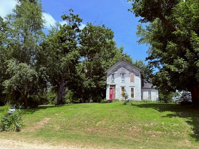 4098 Main Street — photo