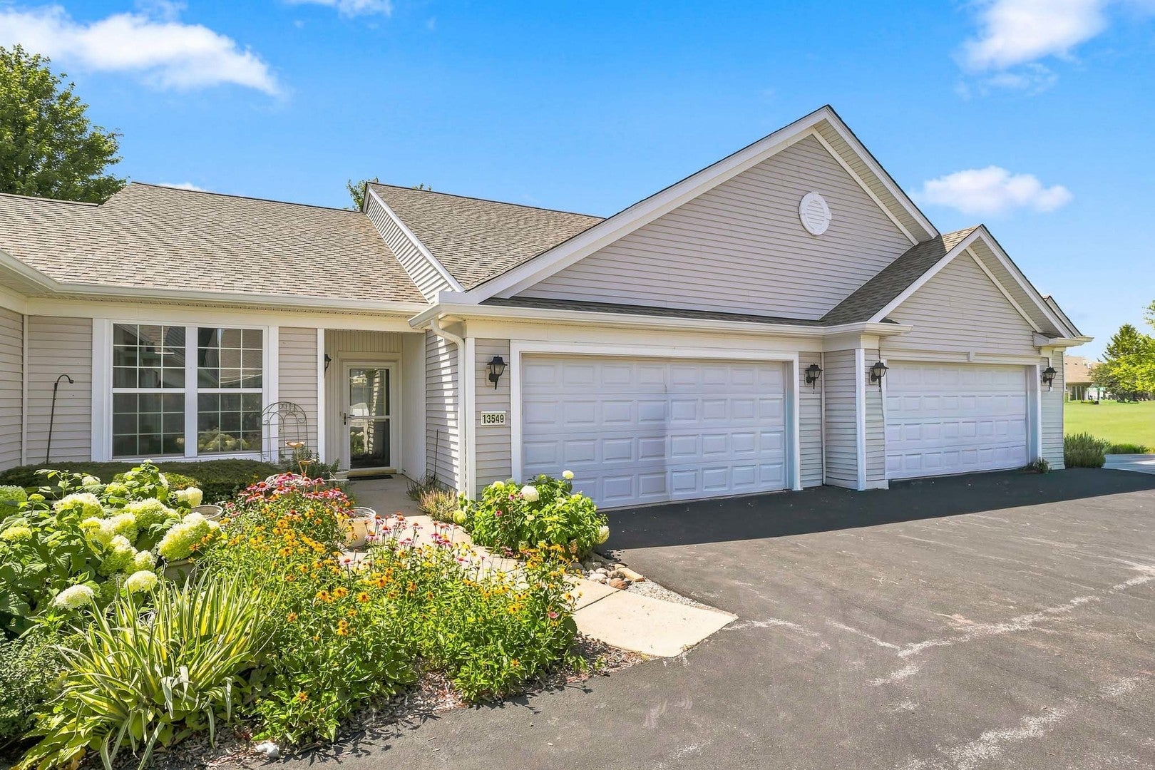 13549 Delaney Road — photo