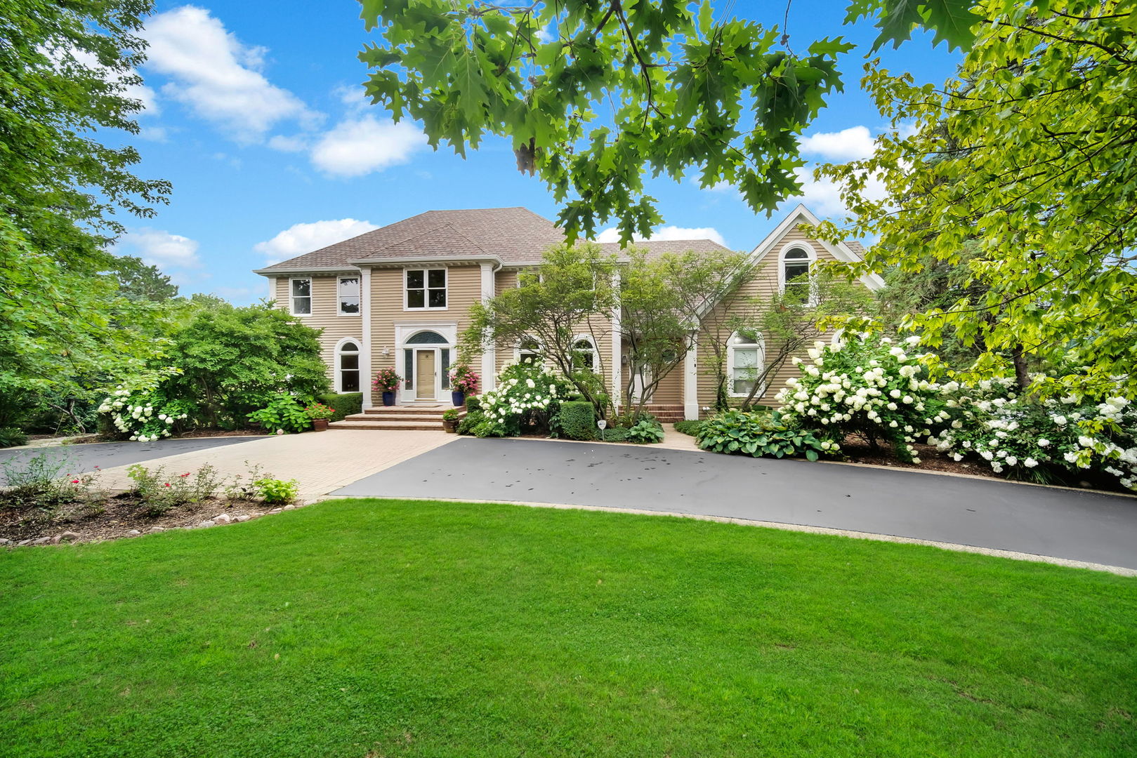8 Lakeside Drive — photo