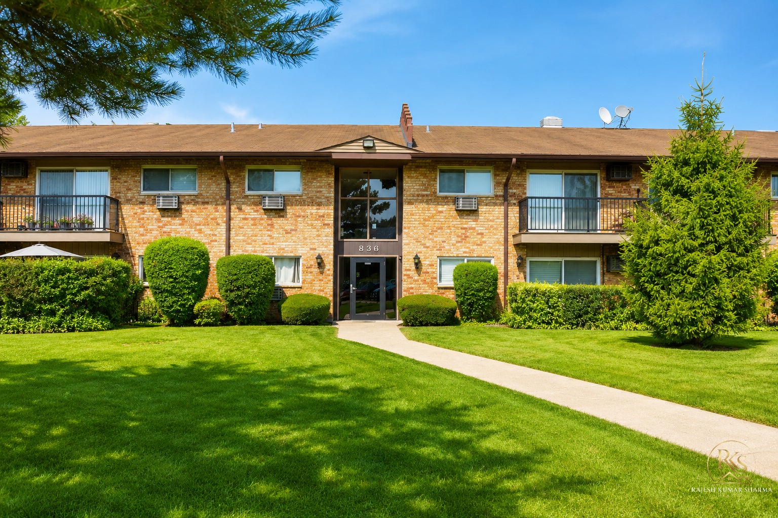 836 E Old Willow Road 213 — photo