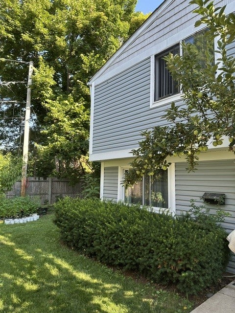 889 Oxford Place 889 — photo