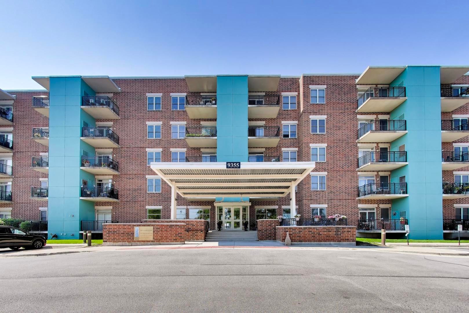 9355 Irving Park Road 307 — photo