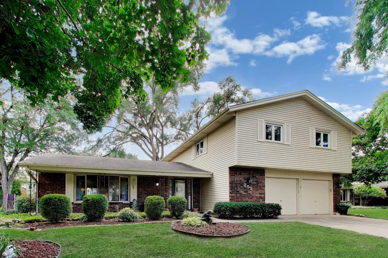 252 Millford Lane — photo
