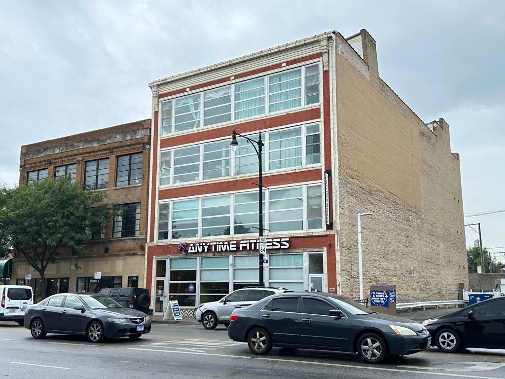 2412 W North Avenue 4R — photo