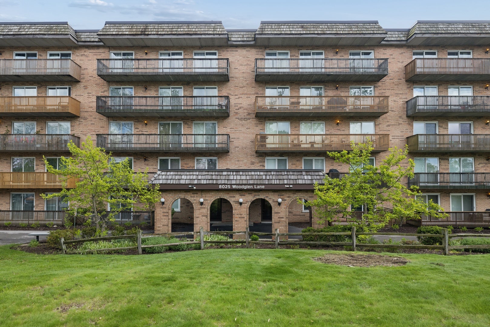 8025 Woodglen Lane 403 — photo
