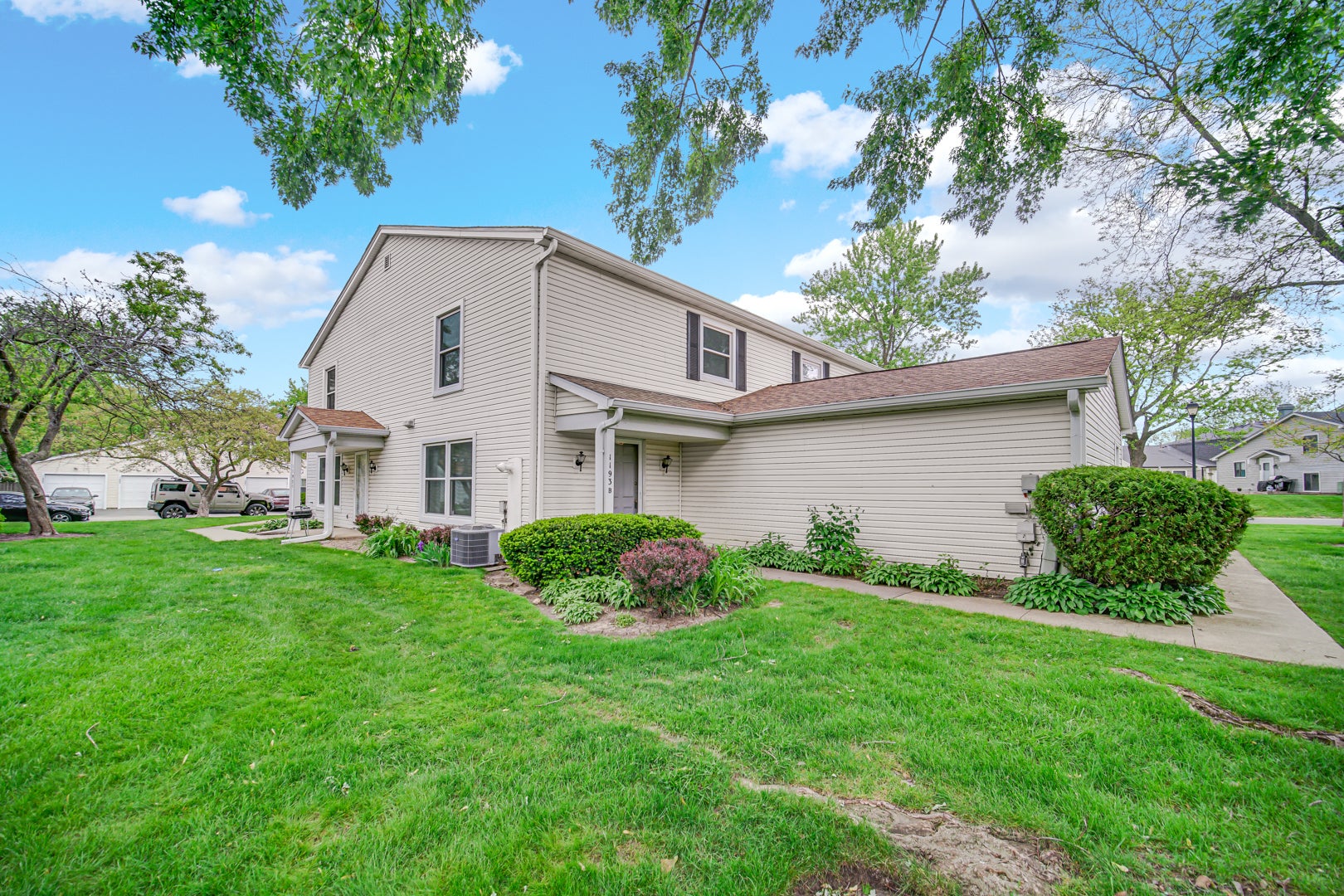 1193 E Barberry Lane B — photo