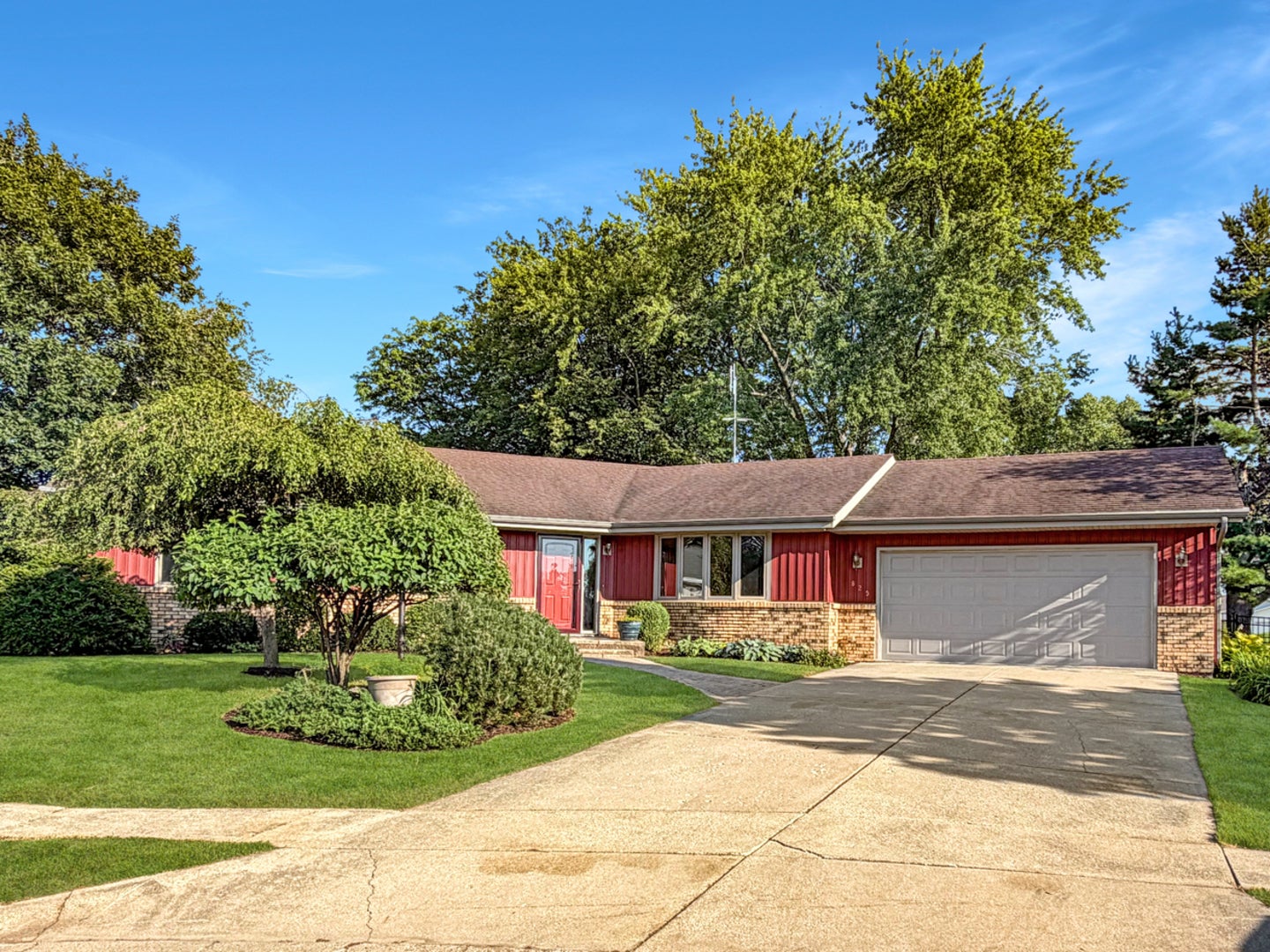 829 Sutton Place — photo