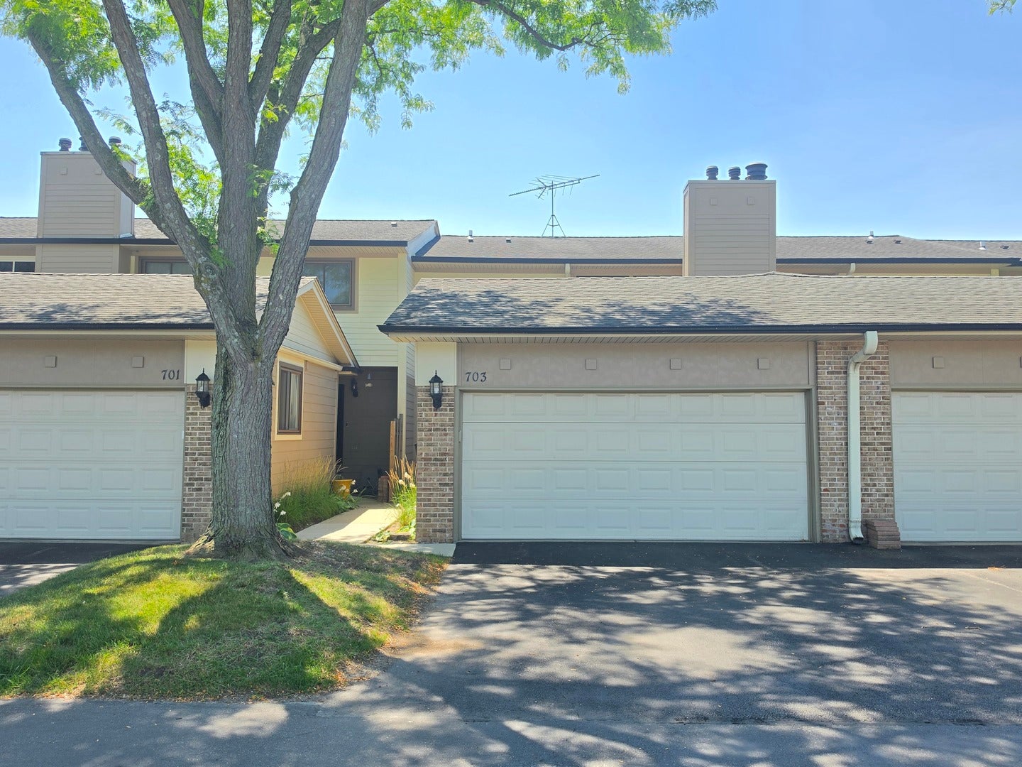 703 Mallard Lane — photo