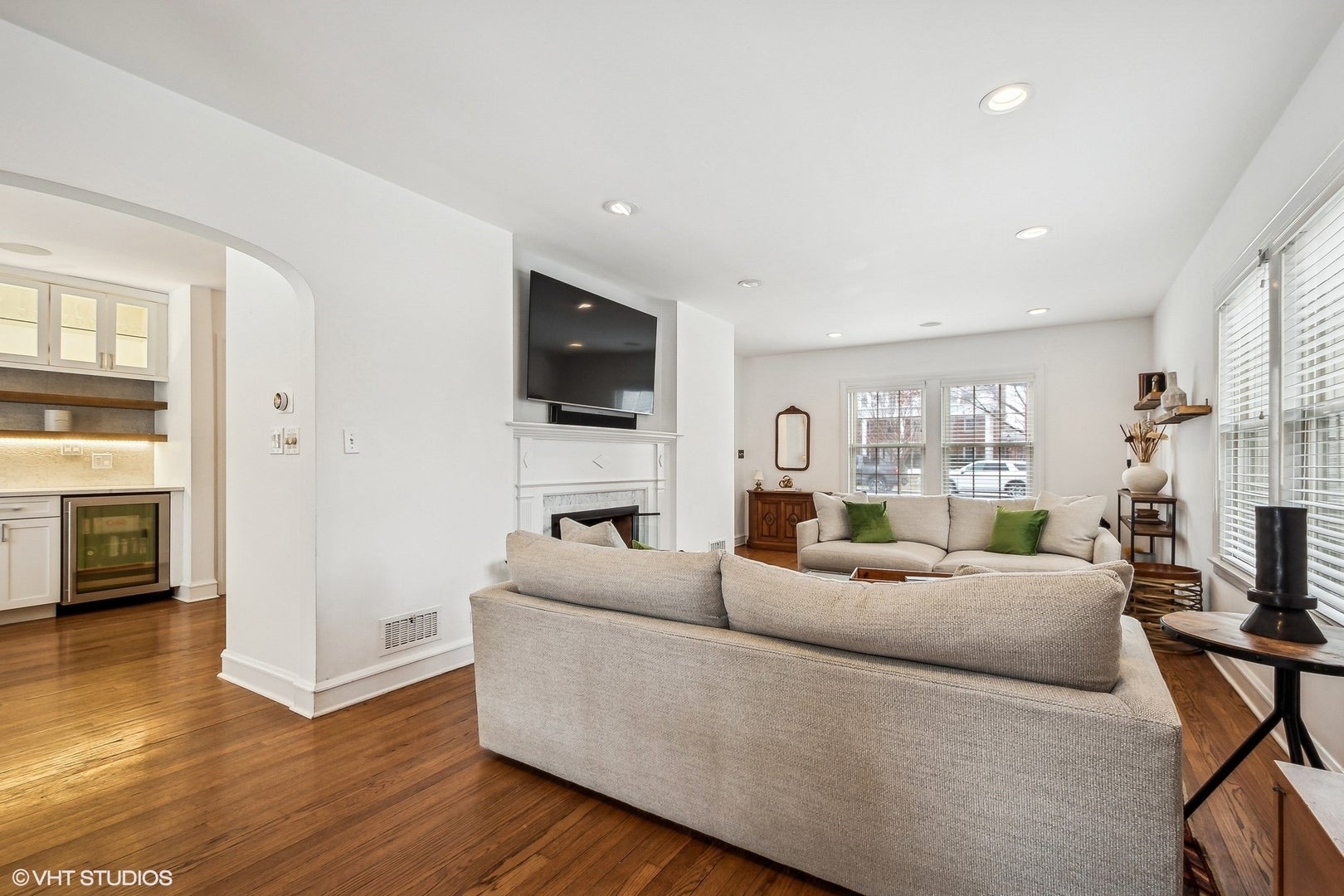 Home in Glenview, IL 60025 — photo 3
