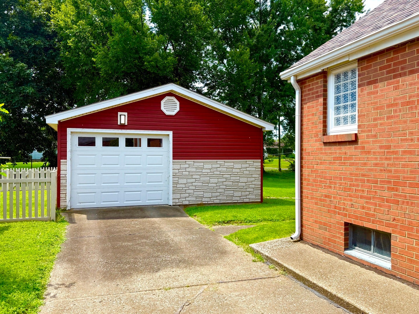 Home in Herrin, IL 62948 — photo 2