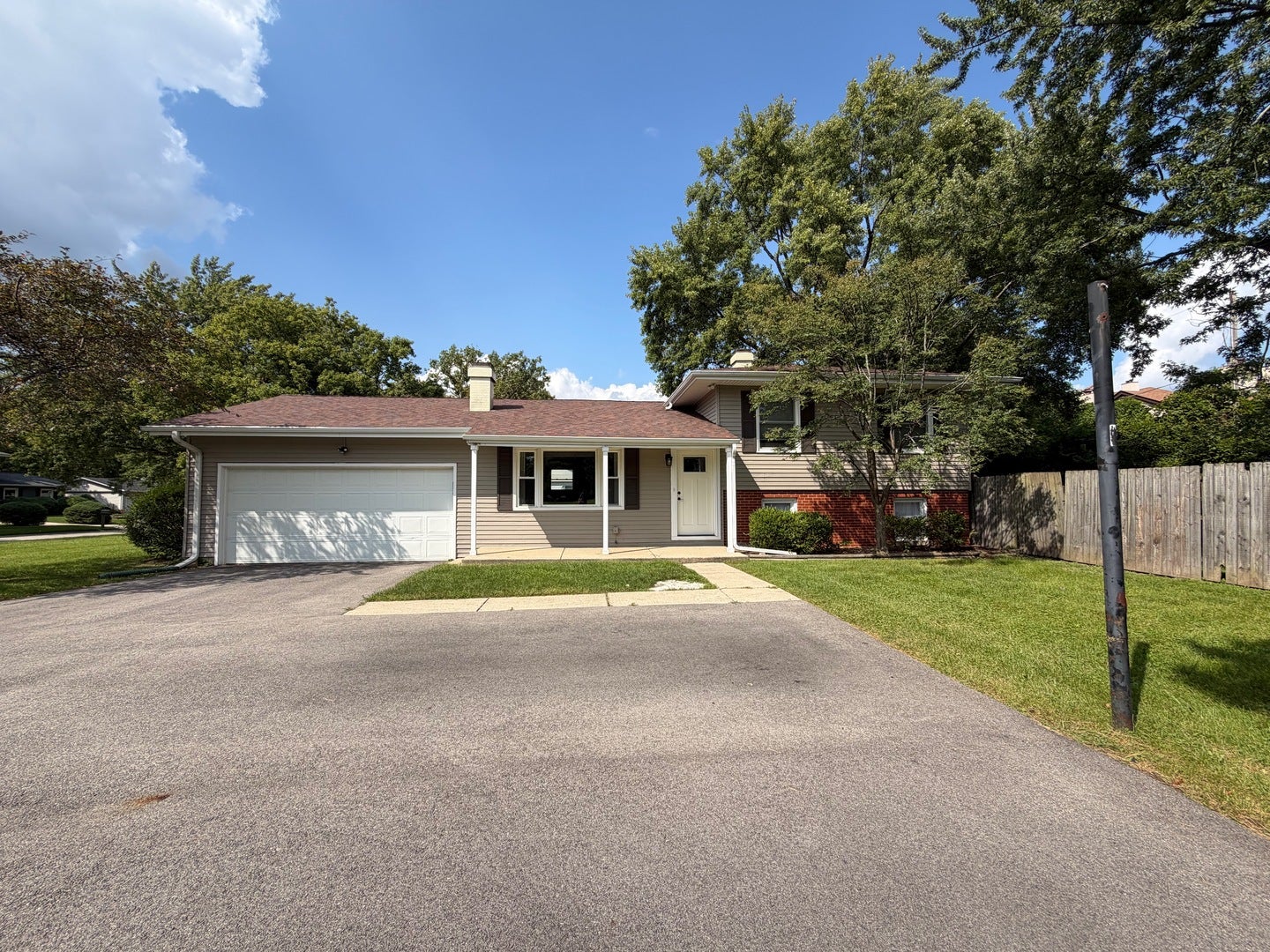 5S481 Glenoban Drive — photo