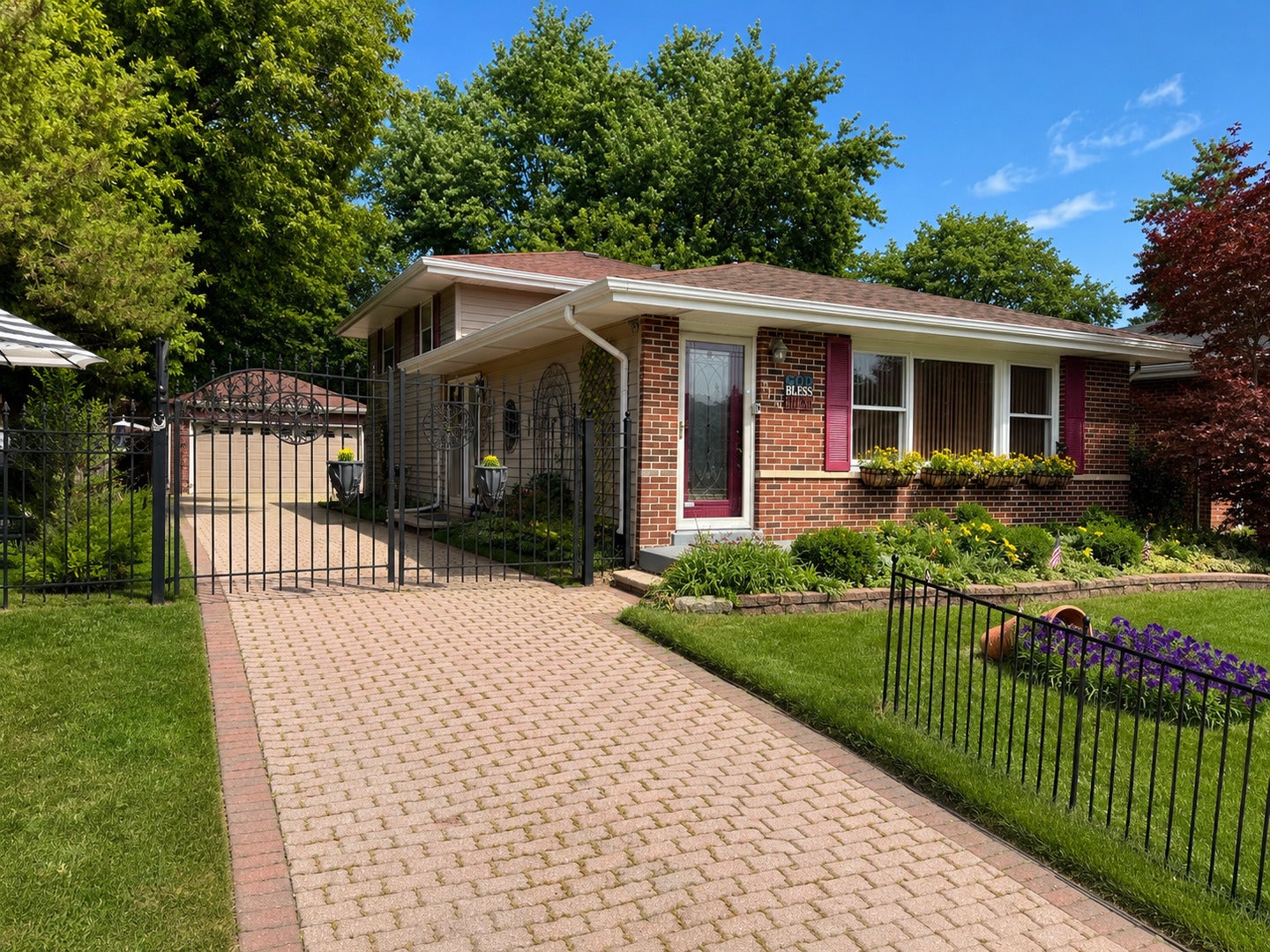 2176 N Westmoreland Drive — photo