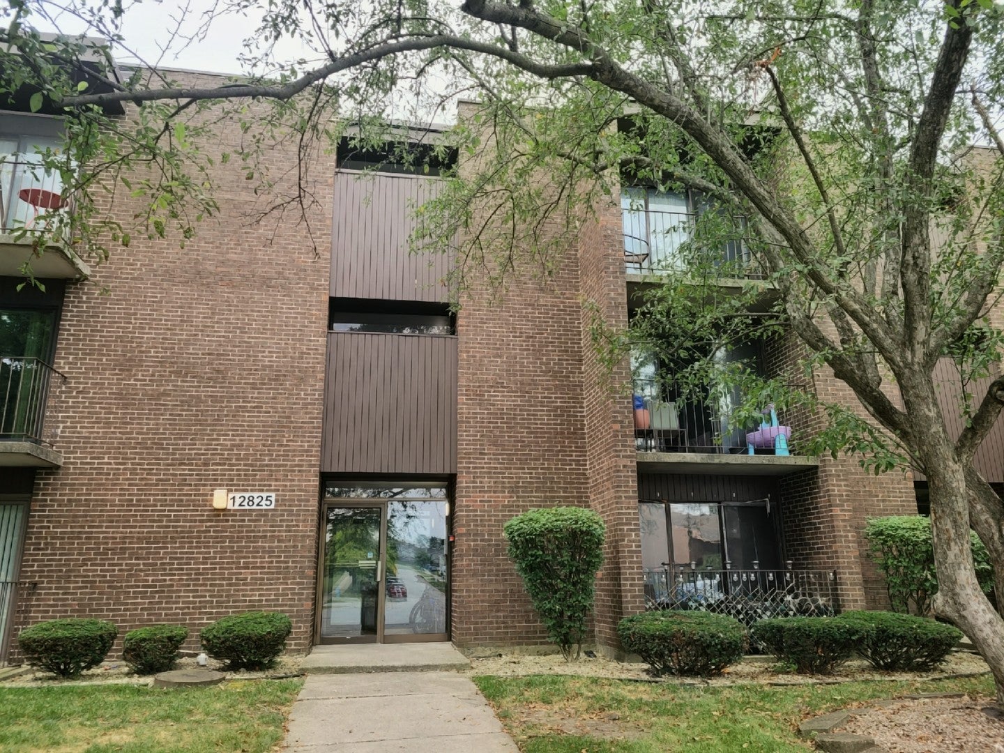 12825 S Kenneth Avenue D2 — photo