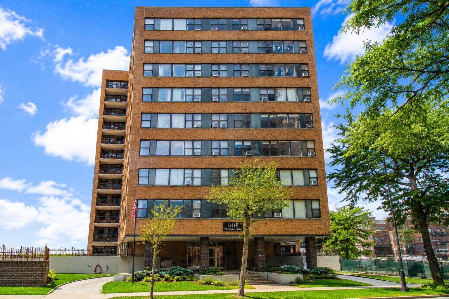 6118 N Sheridan Road 1102 — photo